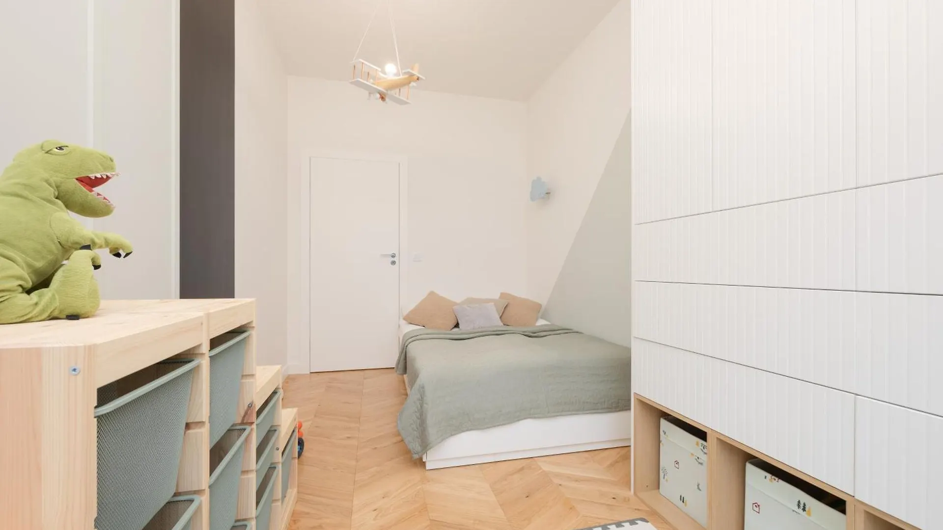 Lux Pastel Oasis Family Apartment With Parking & Gym By Renters Prestige Warsaw